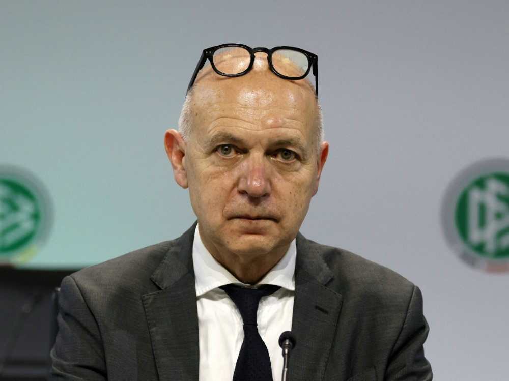 Der DFB-Präsident hat eine andere Meinung als Scholz (© AFP/POOL/SID/-)