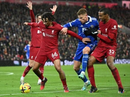 Liverpool siegt durch zwei Eigentore von Leicester