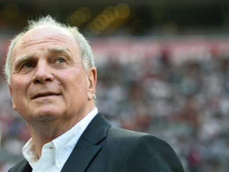 Bild: Uli Hoeneß schimpft über Umgang mit "One Love"-Binde (© AFP/SID/CHRISTOF STACHE)