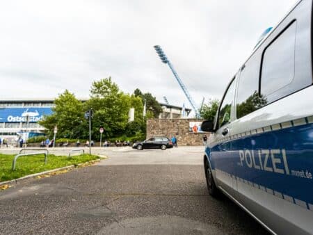 Bild: Angriff auf schwedische Jugendspieler in Rostock (© FIRO/FIRO/SID/)