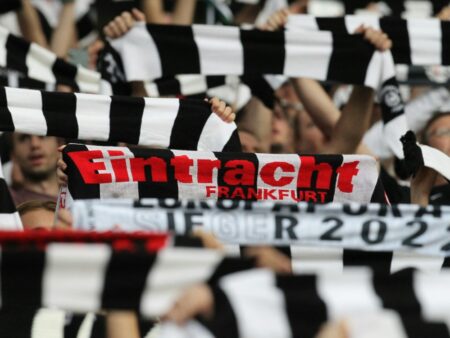 Bild: Kein Verkauf von Eintrittskarten an Frankfurter Fans (© AFP/SID/DANIEL ROLAND)