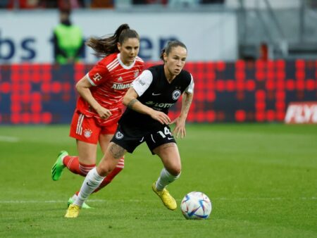 Bild: Geraldine Reuteler (r.) traf gegen den SC Freiburg (© FIRO/FIRO/SID/)