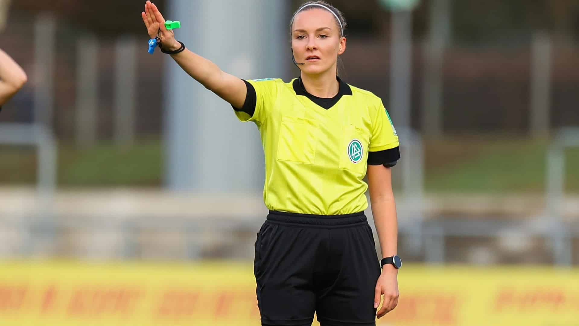 Michel Pfeift DFB-Pokalfinale Der Frauen Mit VAR