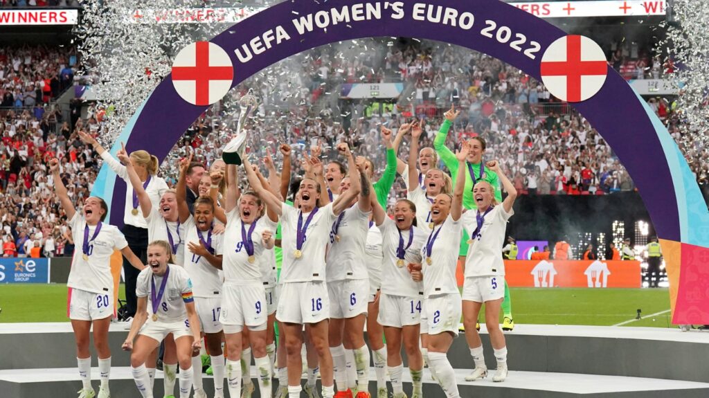 FrauenEM 2025 UEFA schreibt Übertragungsrechte aus