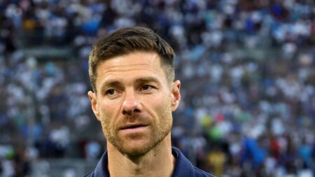 Foto: Will von Real-Gerüchten nichts wissen: Xabi Alonso © AFP/SID/CLEMENT MAHOUDEAU