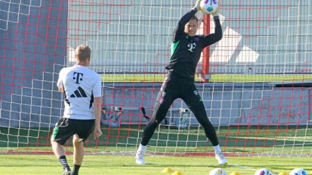 Foto: Neuer steht bereits wieder auf dem Trainingsplatz © IMAGO/Mladen Lackovic/SID/IMAGO/Mladen Lackovic