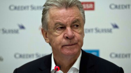 Foto: Hitzfeld rät Alonso zu weiteren Jahren in Leverkusen © AFP/SID/NELSON ALMEIDA