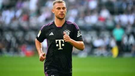 Bild: FCB-Mittelfeldchef Kimmich könnte am Samstag dabei sein (© AFP/SID/UWE KRAFT)