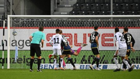 Foto: Saarbrückens Pokalhelden spielen 2:2 beim SVS © IMAGO/Jan Huebner/SID