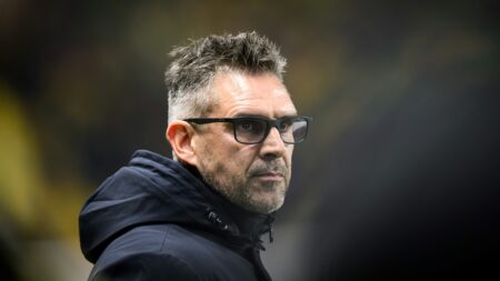 Nantes-Trainer Jocelyn Gourvennec reagiert bestürzt (© AFP/SID/LOIC VENANCE)