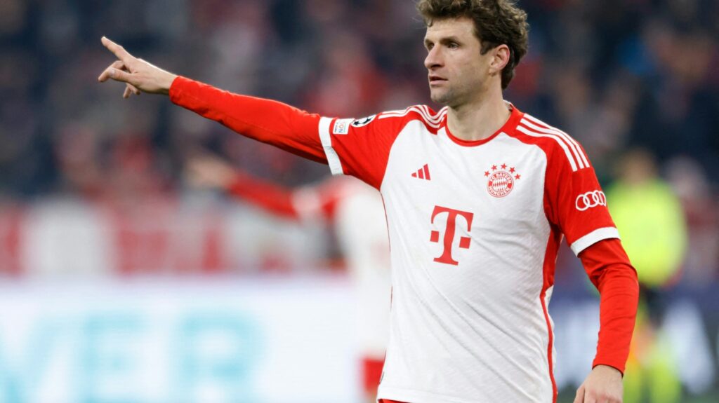 Bild: Thomas Müller will bis 2025 weiterspielen (© AFP/SID/MICHAELA REHLE)